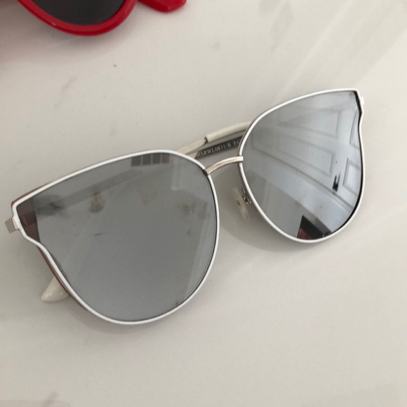 Set of 3 Sunglasses 🕶 red, white rose gold. - Picture 3 of 5